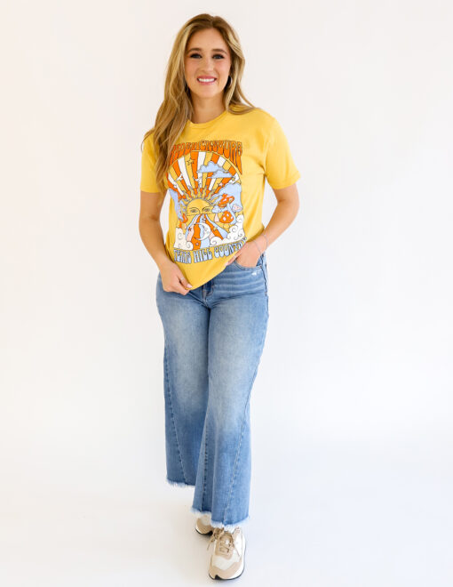 model-fredericksburg-yellow-mustard-short-sleeve-shirt-clouds-sun-157453-LST002-MUSTARD (2)