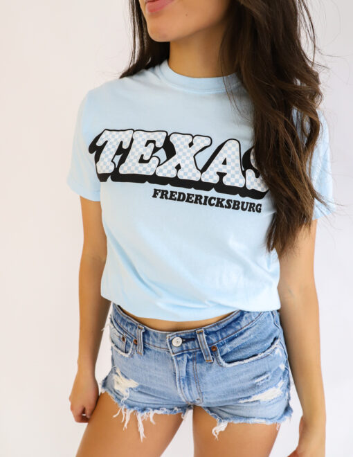 model-fredericksburg-texas-checkered-short-sleeve-shirt-161990-C1717-chambray (2)